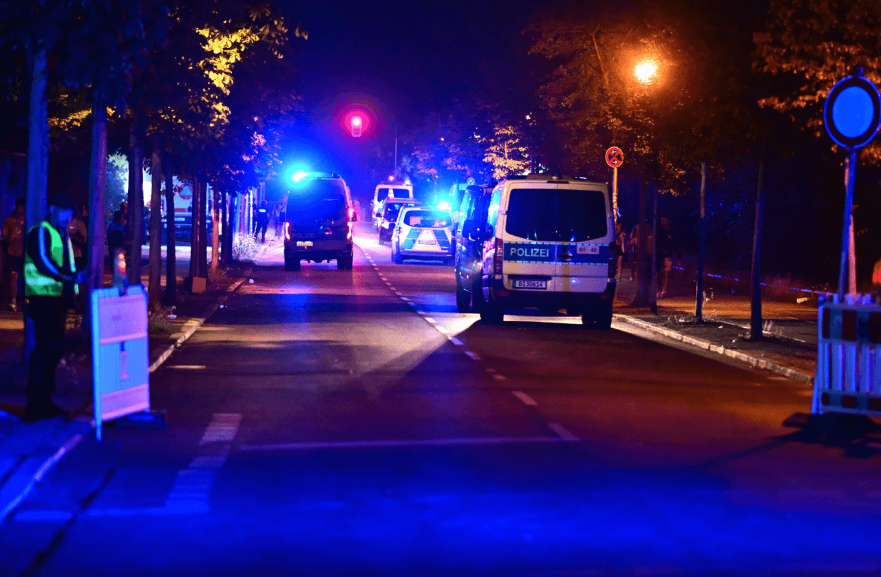 Furgoneta arrolla a asistentes de famoso evento LGBTQ+ en Berlín; hay un muerto y al menos 16 heridos