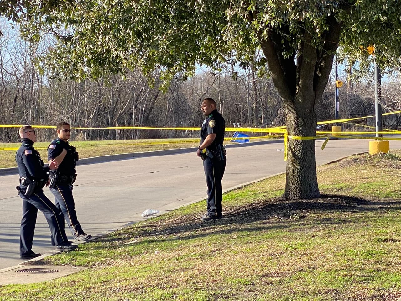 Encuentran el cadáver de un hombre afuera de una tienda Walmart en Garland