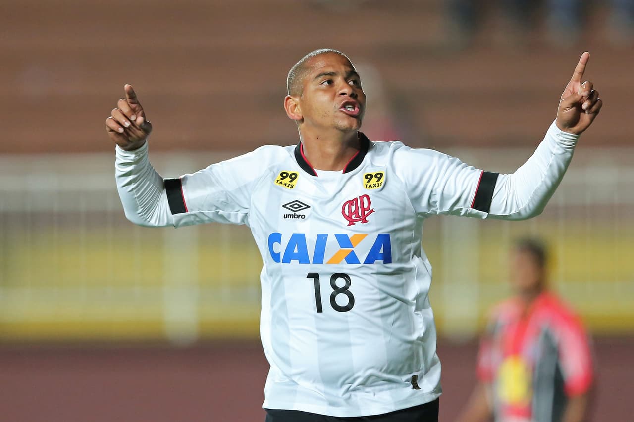 Atlético Paranaense gana al Fuminense y escala posiciones en Brasil