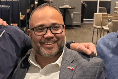 El candidato republicano a vicegobernador de Massachusetts se retira de la contienda electoral tras arresto por conducir ebrio