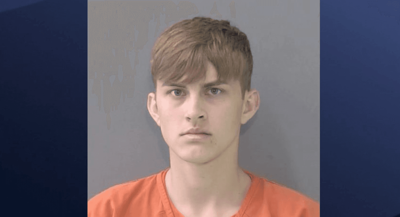 Según documentos judiciales, Allison supuestamente admitió ante los detectives que apuñaló a Ramírez durante una pelea en el baño de una escuela.