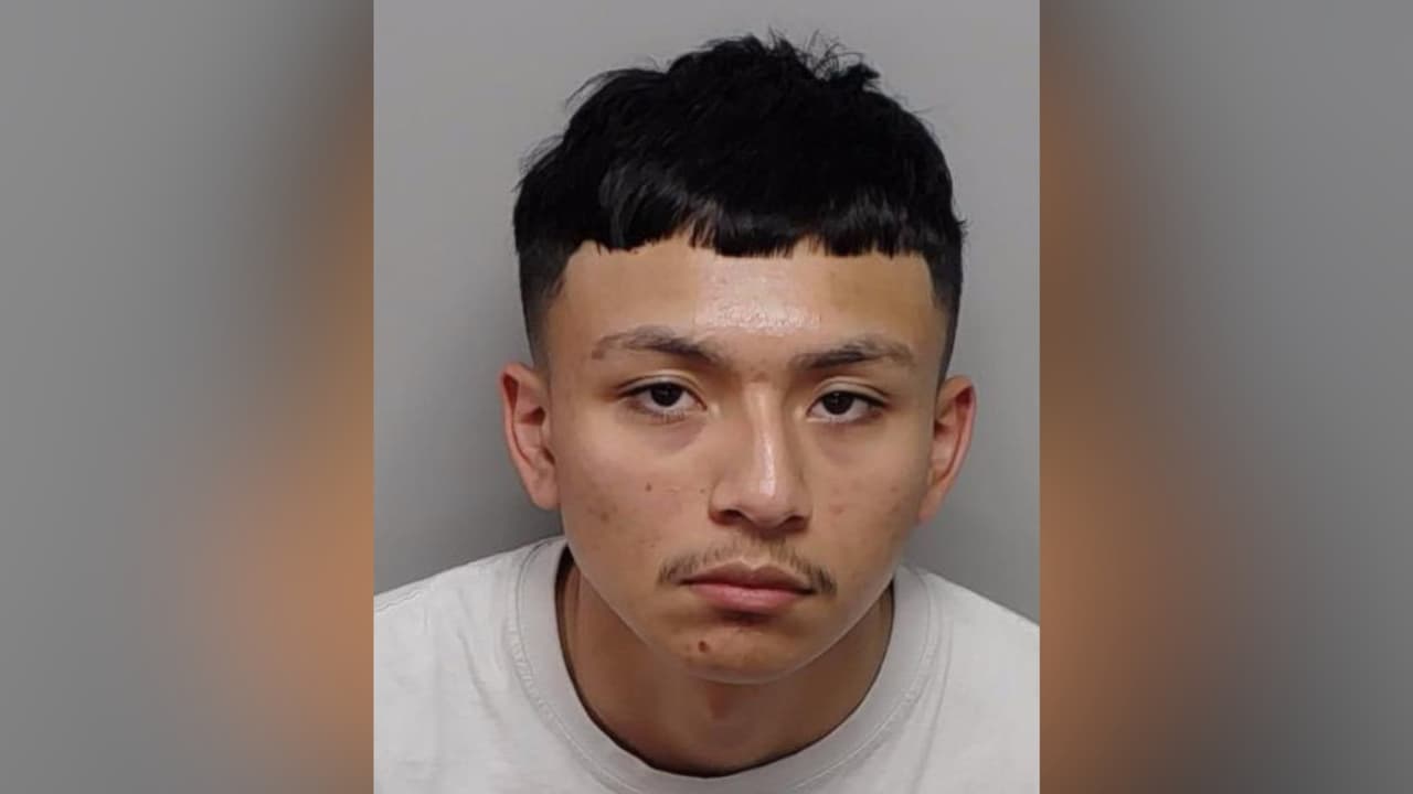 Acusan a padre de 19 años de lesionar a su bebé en San Antonio; tenía fracturas y costillas rotas