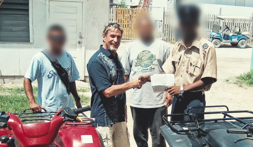 John McAfee en el documental de Netflix 'Running with the Devil: The Wild World of John McAfee'