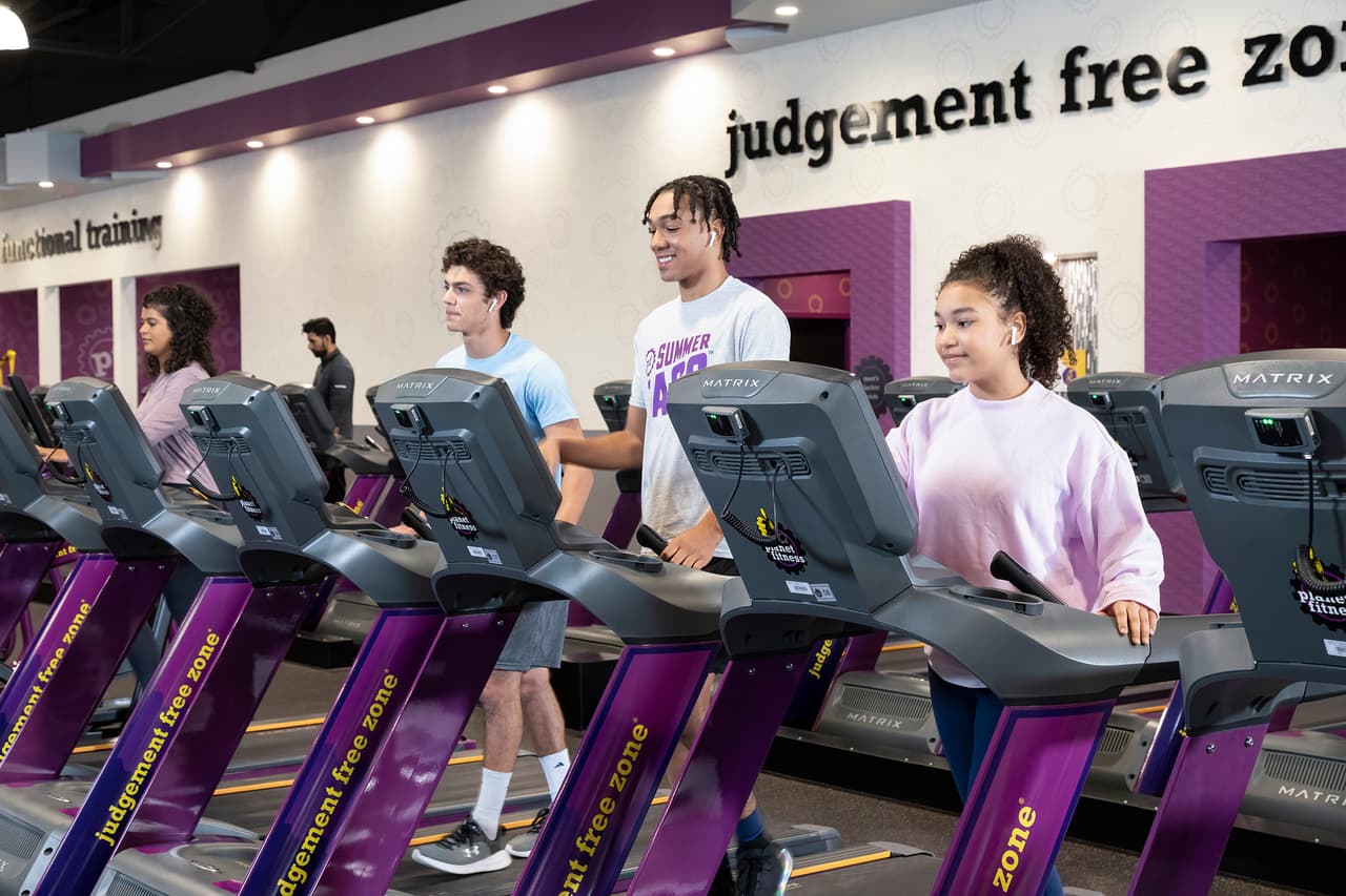 Planet Fitness ofrece membresías gratis durante el verano a estudiantes de preparatoria