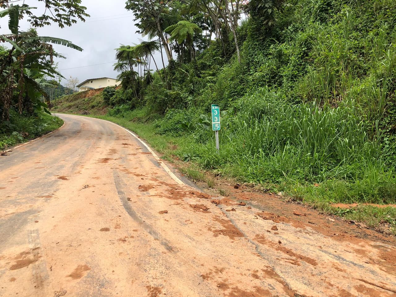 Una llamada al sistema de emergencias 911 alertó a la Oficina de Manejo de Emergencias.