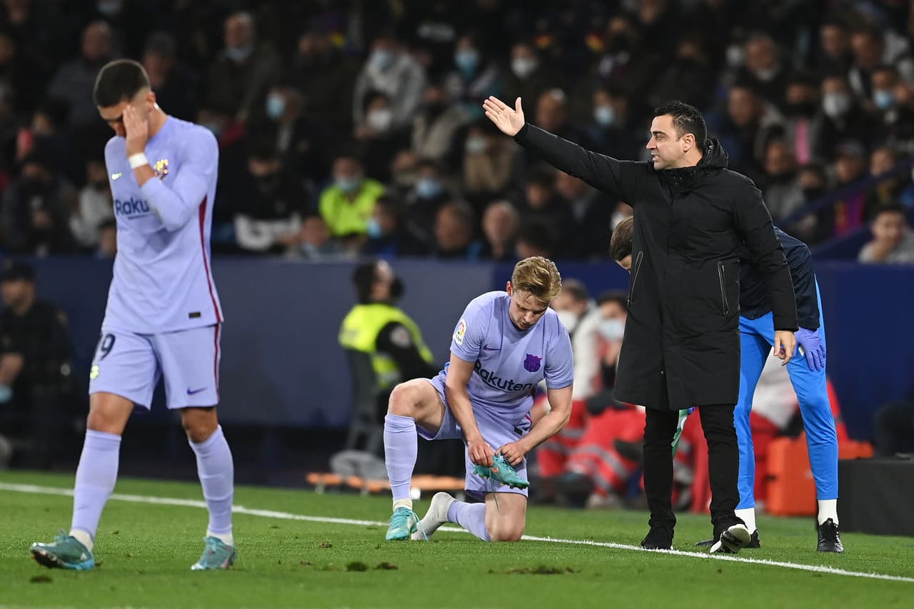 Barcelona venció al Levante con anotaciones de Pierre-Emerick Aubameyang, Pedri y Luuk de Jong; por los locales marcaron Morales y Melero, ambos por la vía del penal. Si bien anotaron dos tantos desde los 11 pasos, los granotas falllaron uno.