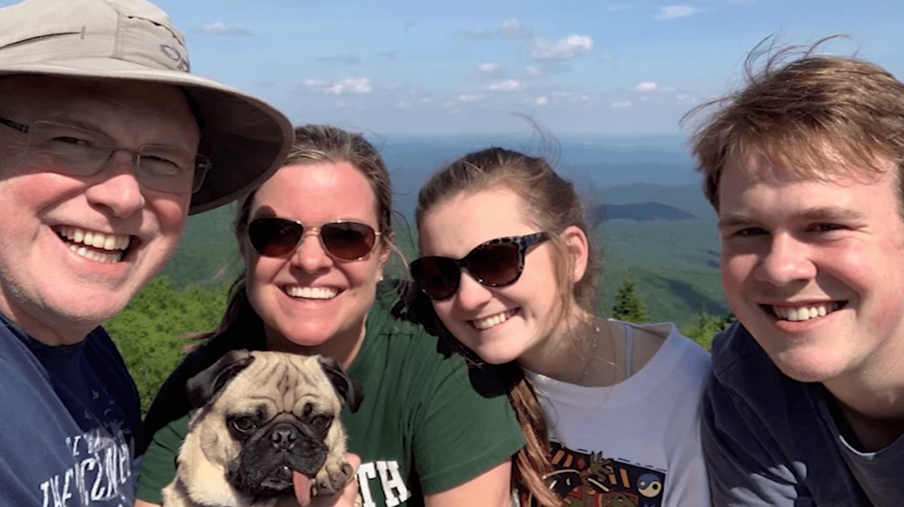 Winston, un pug, se sometió a la prueba porque sus dueños decidieron ser parte de un estudio de la Universidad de Duke. Al principio sólo participarían los padres y sus hijos, pero sus mascotas también fueron incluidas.
<br>