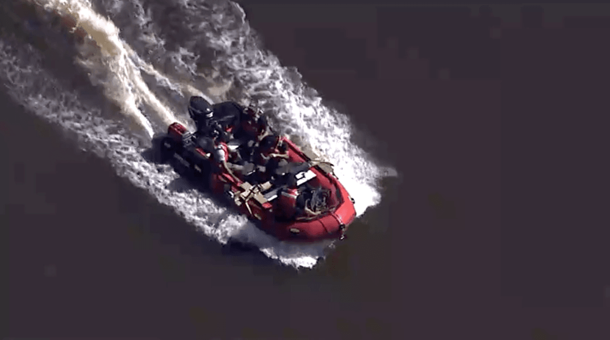 La búsqueda de posibles sobrevivientes en un afluente de Carolina del Norte fue reanudada este viernes.