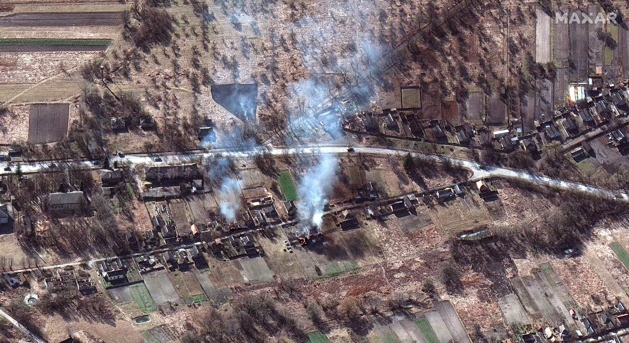 Las tropas alrededor de Kiev están esperando refuerzos y la artillería está causando graves daños a los civiles y la infraestructura en Járkov, de acuerdo con
<i>The Washington Post</i>.
