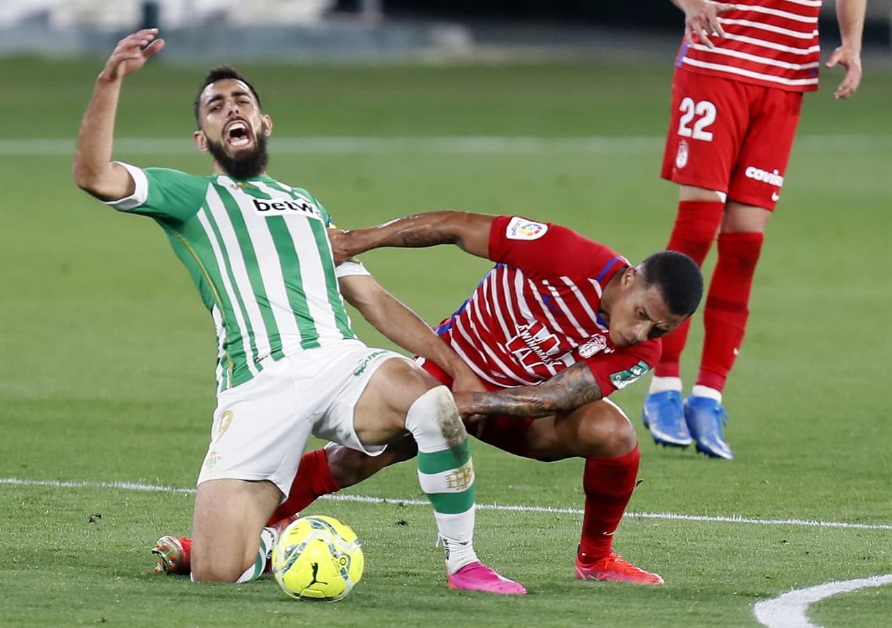 Con doblete de Borja Iglesias, el Real Betis consigue victoria sobre Granada 2-1 en la Jornada 35 de LaLiga. Al minuto 71 ingresó Diego Lainez y al 89' entró de cambio And´res Guardado; los verdiblancos se acercan a puestos europeos.