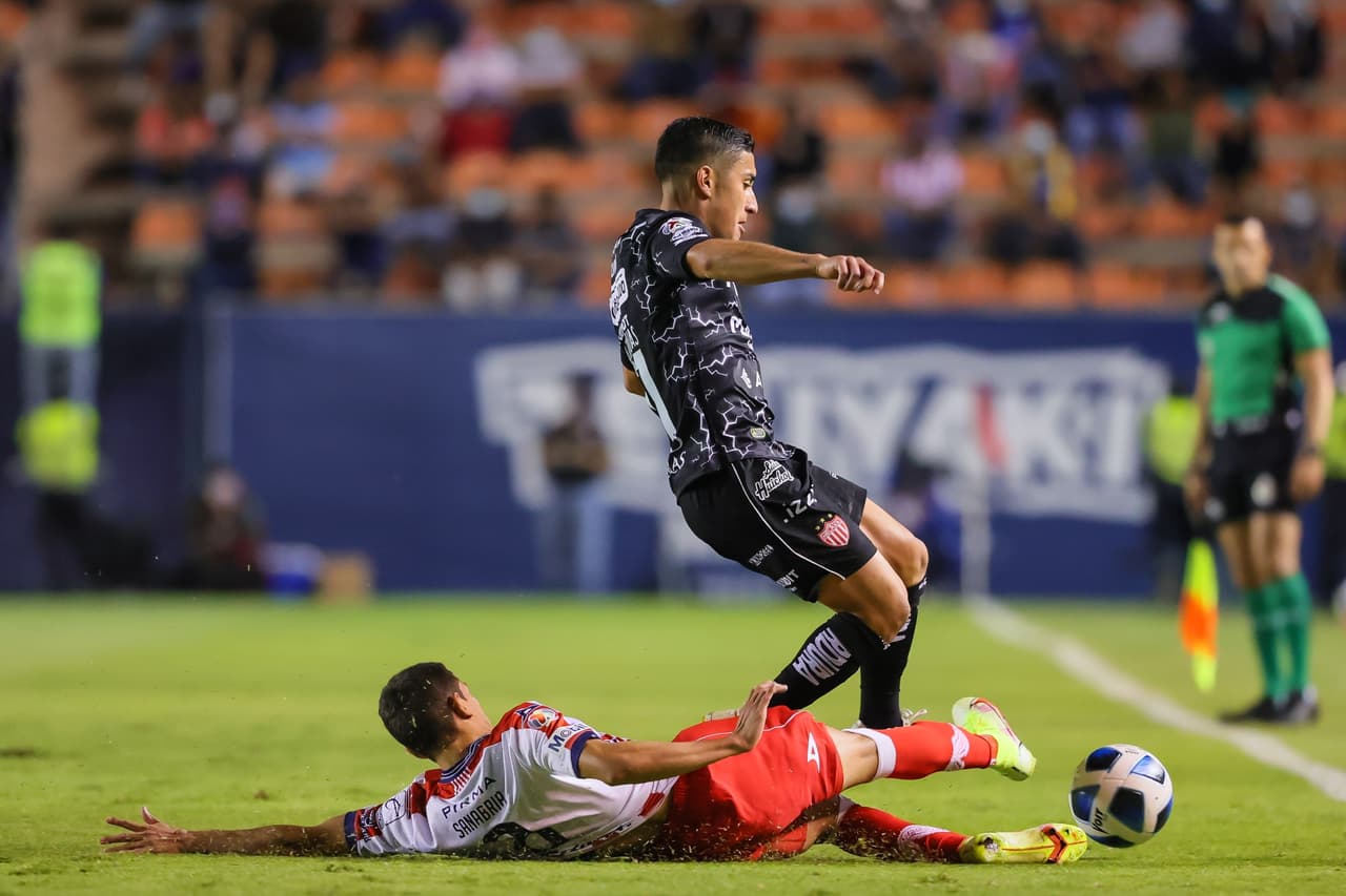 Unai Bilbao y Alex Zendejas logran batir la portería de Marcelo Barovero y le dan la victoria 0-2 a Necaxa.