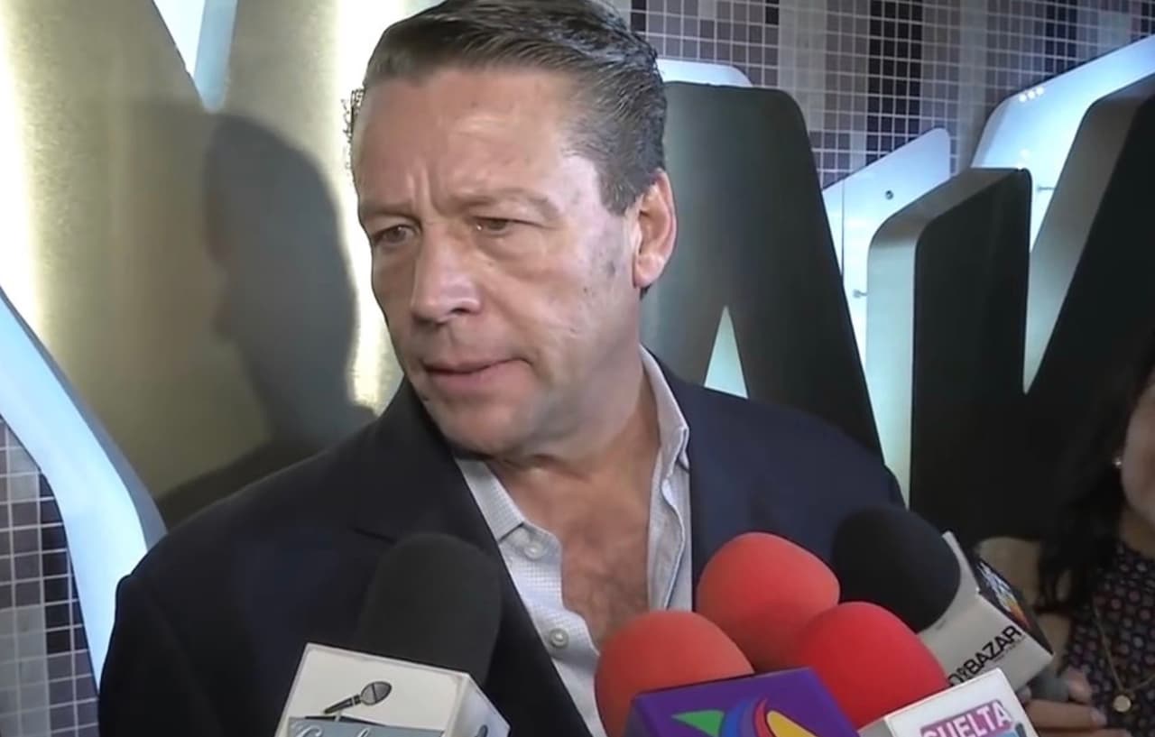 En entrevista con Univision Entretenimiento, el actor comento: "
<b>No sabía qué hacer, ese hombre se veía desesperado y estaba amenazando a mi hijo"</b>.