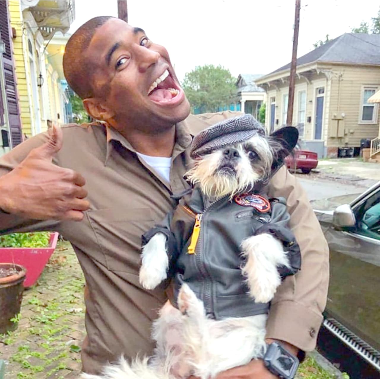 En esta foto aparece junto a
<a href="https://www.instagram.com/stanthemanfq/" target="_blank">@stanthemanfq</a>, una mascota de Nueva Orleans que tiene su propia cuenta en Instagram.