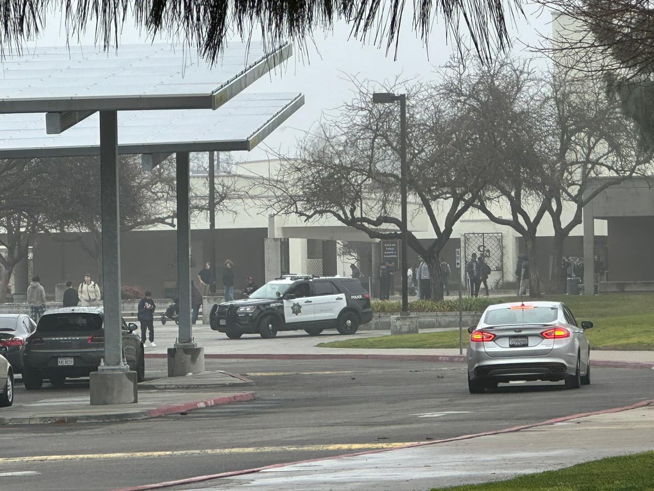 Alertan por amenaza de tiroteo escolar en Clovis West High School y reportan que es falsa alarma