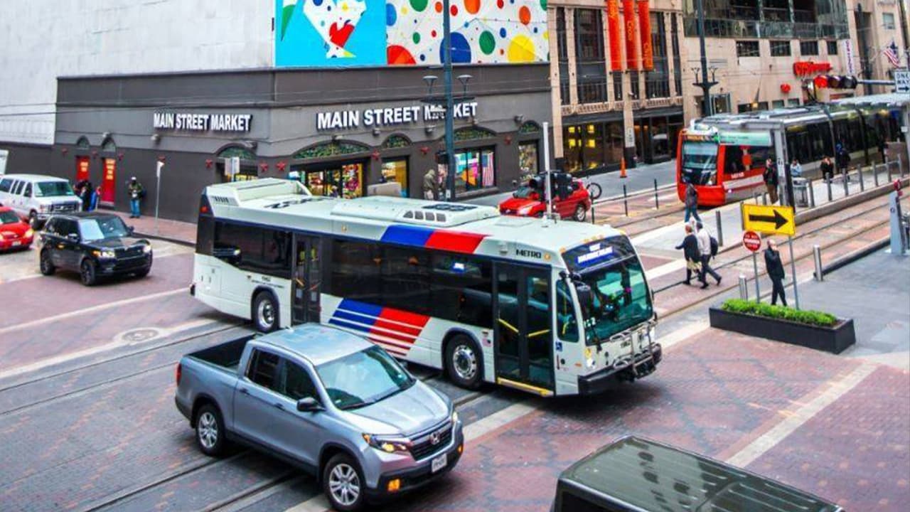 Metro estudia ofrecer viajes gratis en trenes y autobuses a todos sus usuarios