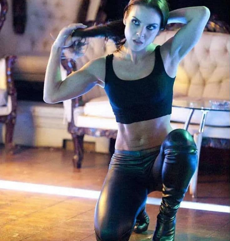 El primer actor dijo que su hija: "Luego hace muchas tonterías. Yo le digo: 'oye hija, ya bájale un poquito, hay dobles'", comentó Del Castillo, quien admitió que él hacía lo mismo en sus proyectos de cine.