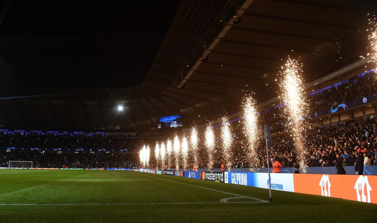 Manchester City se imopne al Paris Saint-Germain 2-1 durante la fase de Grupos en la UEFA Champions League. El conjunto parisino se adelantaba con gol de Kylian Mbappé, pero Raheem Sterling y Gabriel Jesús le dieron a los Cityzens la victoria sobre el tridente Messi-Mbappé-Neymar.