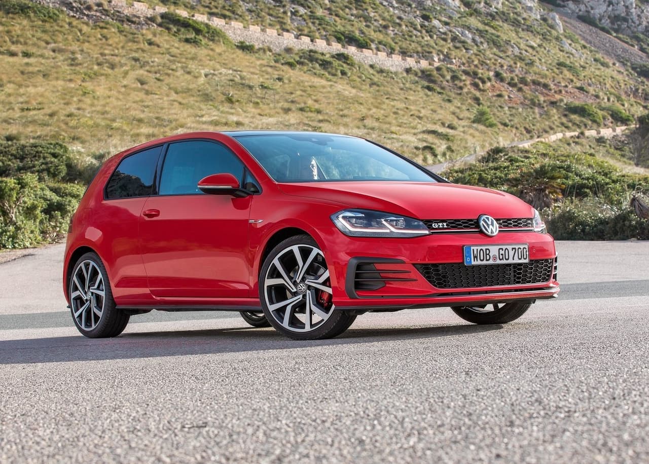 <h3 class="cms-H3-H3"><b>2. Volkswagen Golf GTI</b></h3>
<br>
<br>
<b>Porcentaje de dueños con al menos una multa por exceso de velocidad:</b> 17.38%
<br>
<br>
<b>Precio base:</b> $24,395