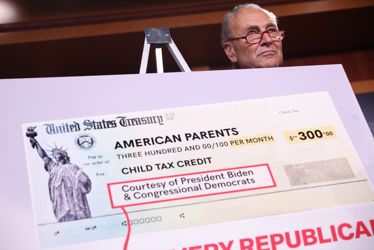 Las familias de estatus migratorio mixto afectadas por el error recibirán su pago de julio,
<a href="https://www.univision.com/noticias/dinero/padres-migrantes-que-declaran-con-itin-son-elegibles-al-child-tax-credit-proximo-pago-es-13-de-agosto">confirmó el IRS a Univision.</a>