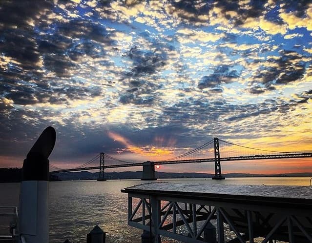 El cielo del área de la bahía fue compartido por decenas de usuarios de redes sociales.