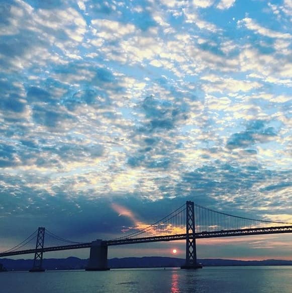 El cielo del área de la bahía fue compartido por decenas de usuarios de redes sociales.