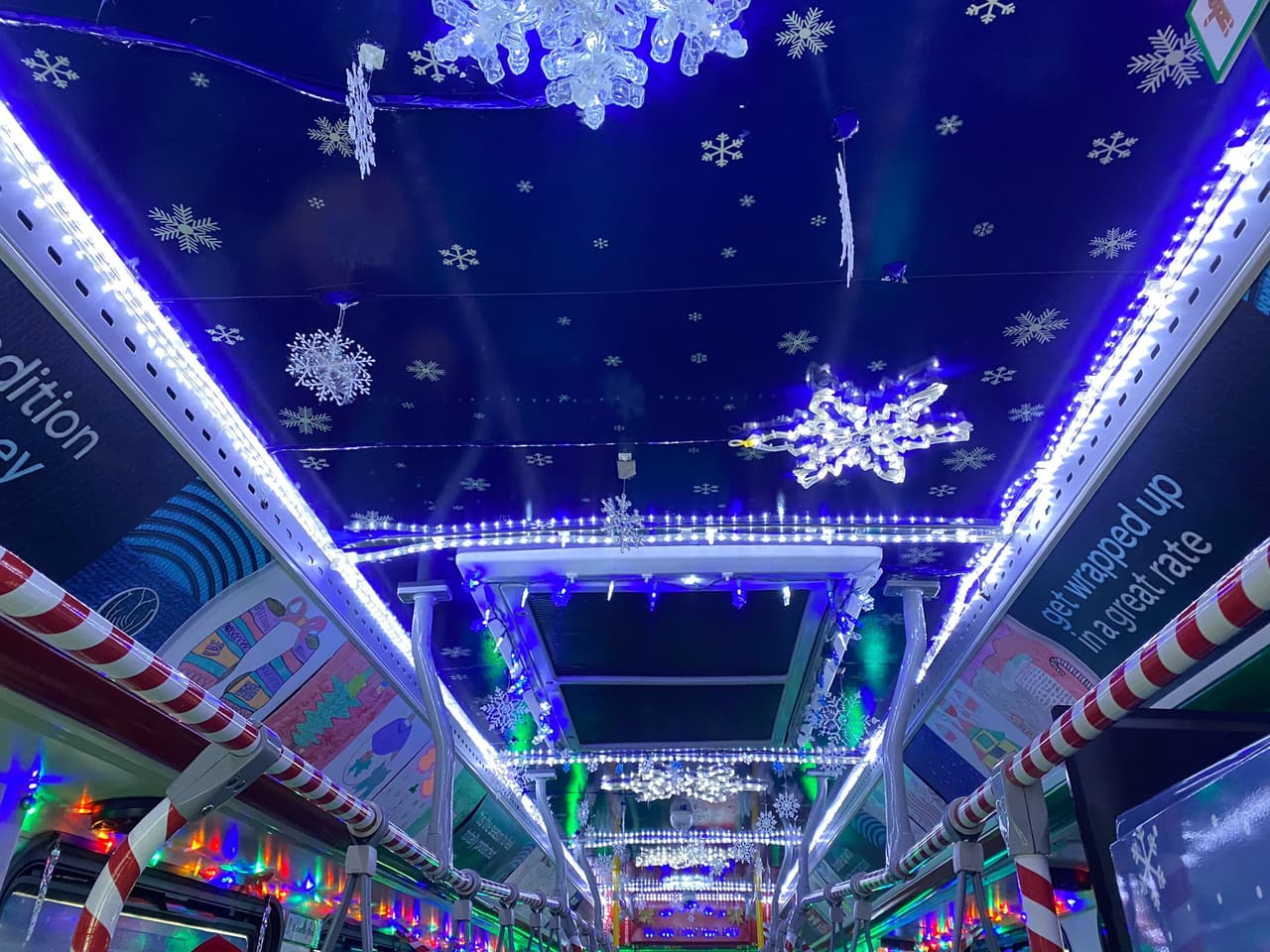 Este autobús estará viajando 15 rutas comenzando desde hoy, hasta el 23 de diciembre.
<br>