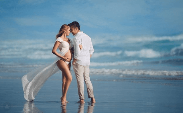 Previo al nacimiento de su hija, Adrián Uribe y Thuany Martins presumieron su felicidad en redes sociales con románticas y divertidas fotografías.
<br>