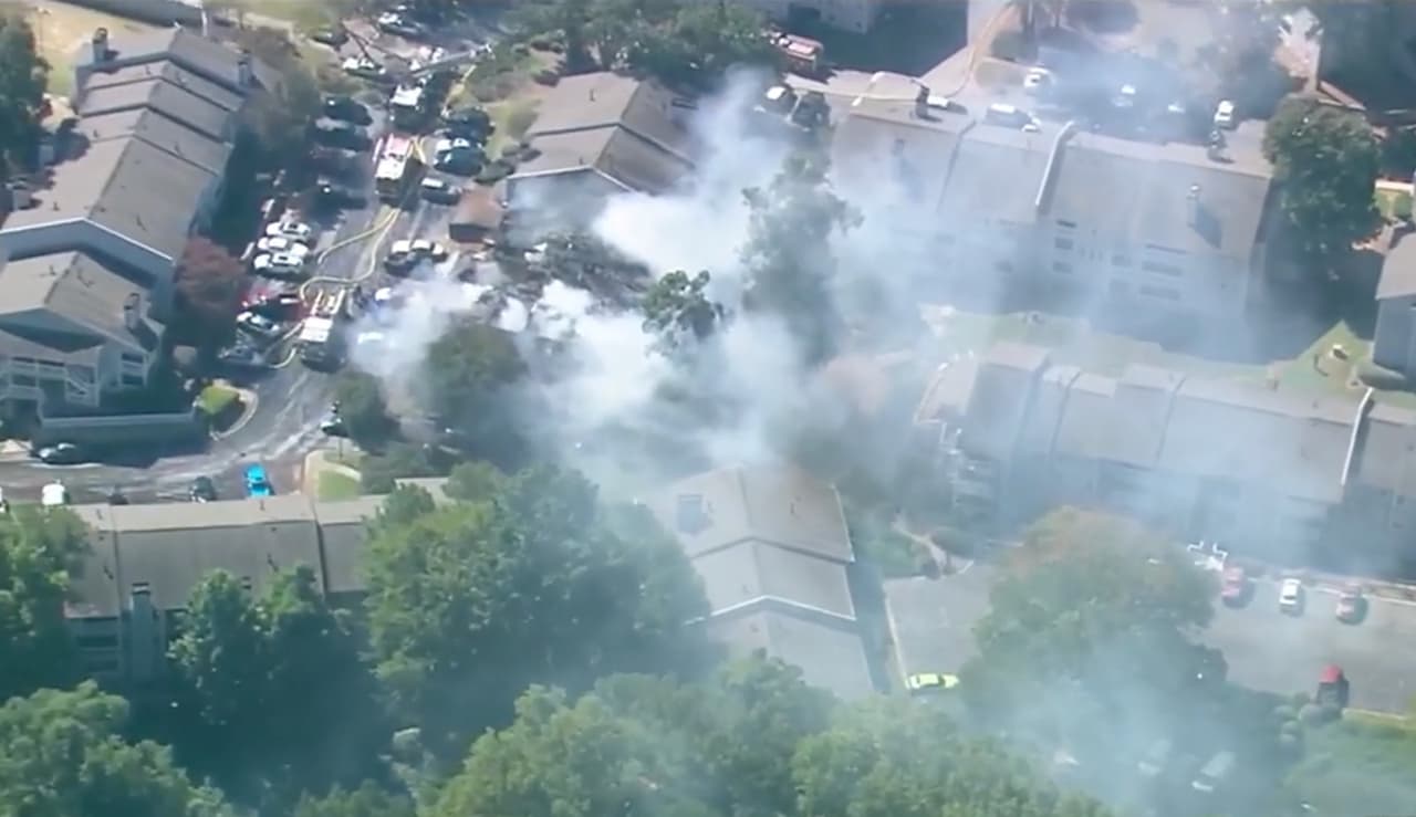 Reportan un incendio en un complejo de apartamentos en Marietta, cerca de la I-75