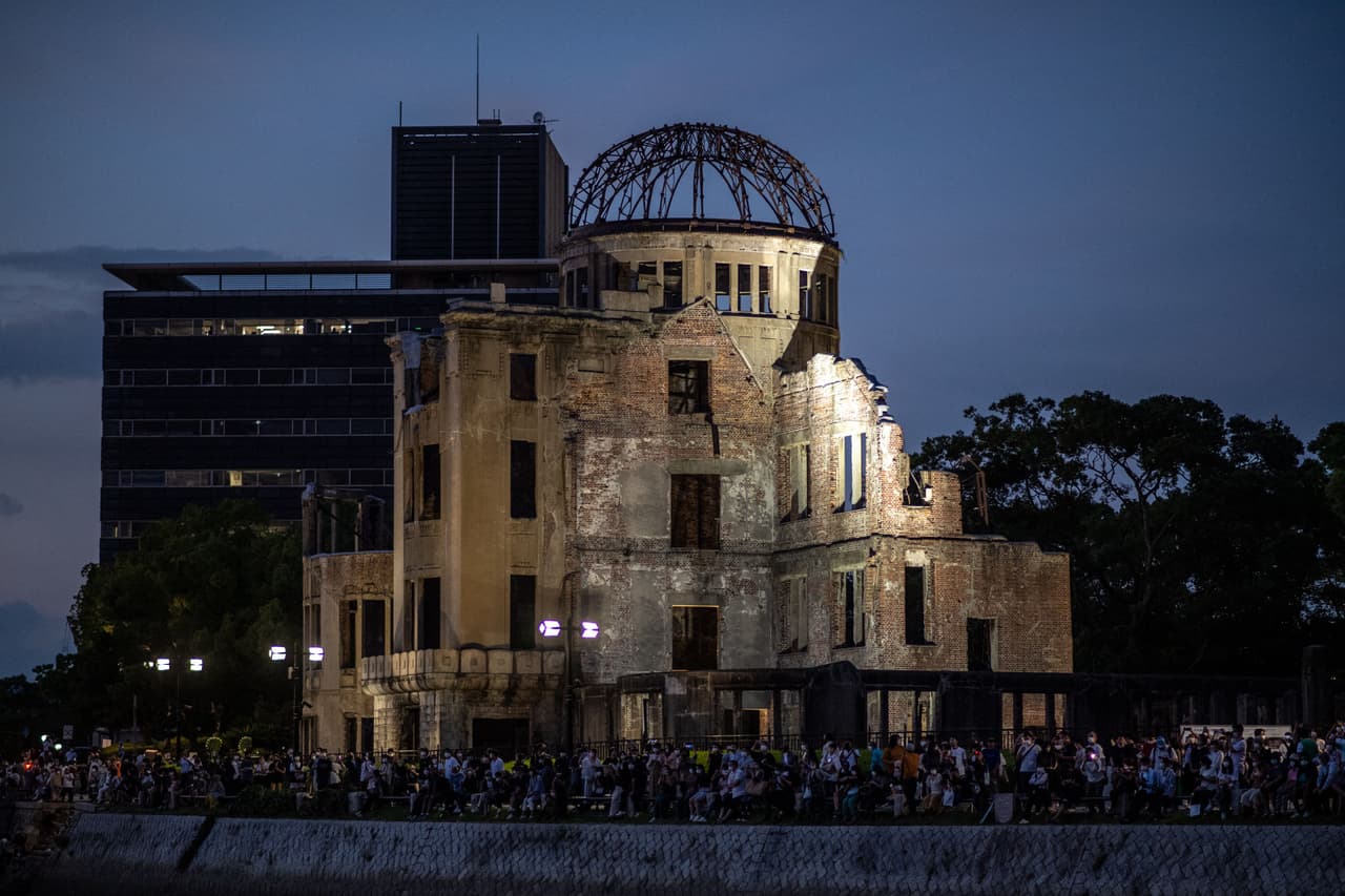 <h2 class="cms-H2-H2">16. Reunión del G7 en Hiroshima, Japón</h2>
<br>
<br>Quizá pocos sitios son más simbólicos para celebrar una reunión del grupo de los 7 (G7) en medio de las tensiones geopolíticas con las que cierra 2022 que Hiroshima, Japón, la primera ciudad del mundo que fue testigo del horror que provoca una bomba atómica.
<br>
<br>Está previsto que la cumbre se celebre el próximo 19 de mayo.