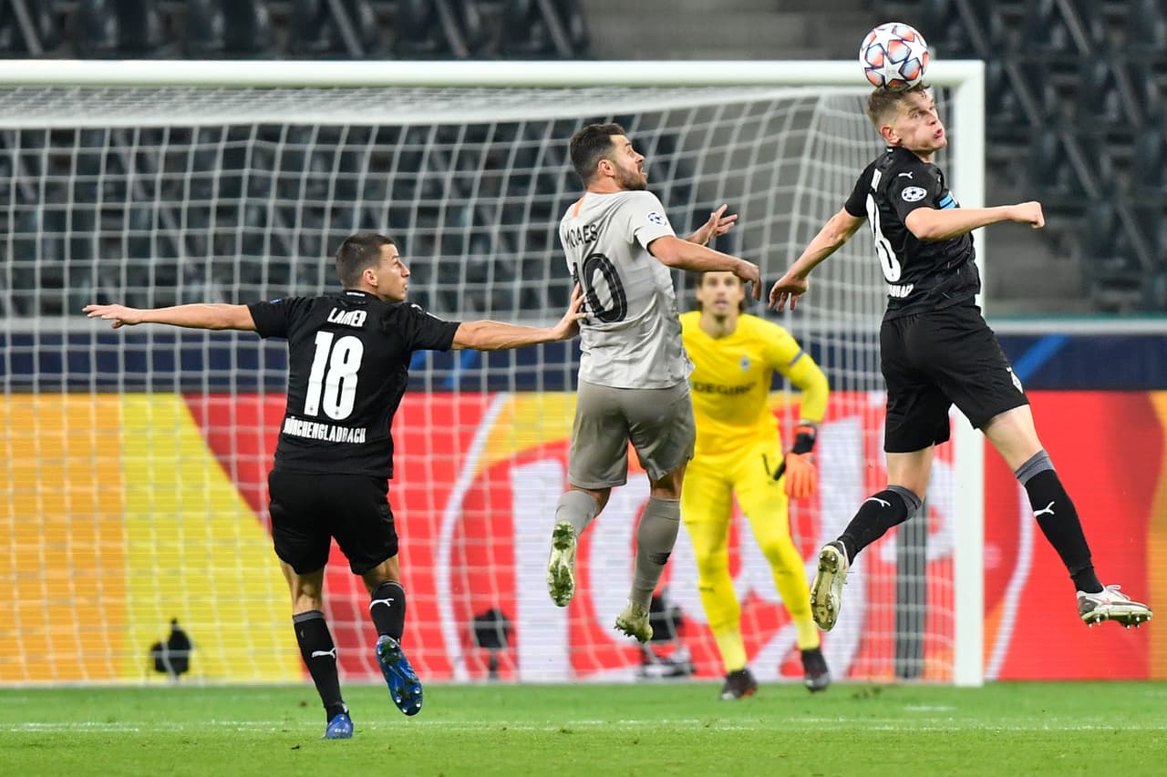 Manchester City se impone por la mínima al Olympiakos y pasa a octavos sin problema. Phil Foden le da el gane y boleto a su equipo. Por otro lado, cae goliza por parte del Borussia Mönchengladbach ante el Shakhtar 4-0 con anotaciones de Stindl, Elvedi, Embolo y Wendt en la UEFA Champions League.