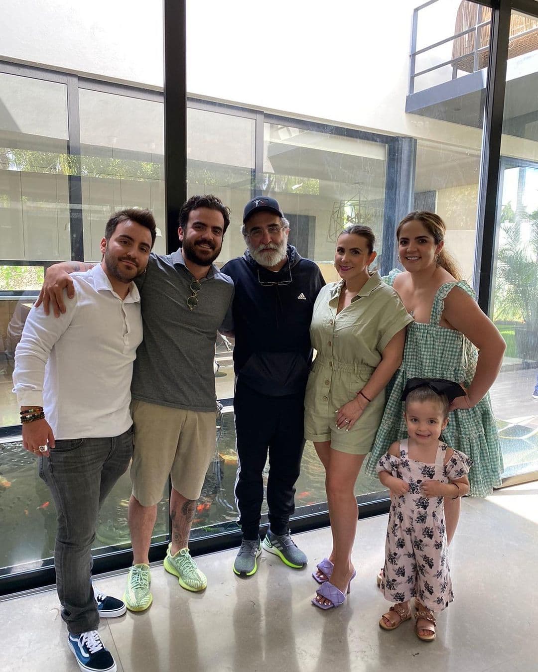 Recordemos que para el Día del Padre, Vicente Jr. reapareció en las redes junto a sus hijos.