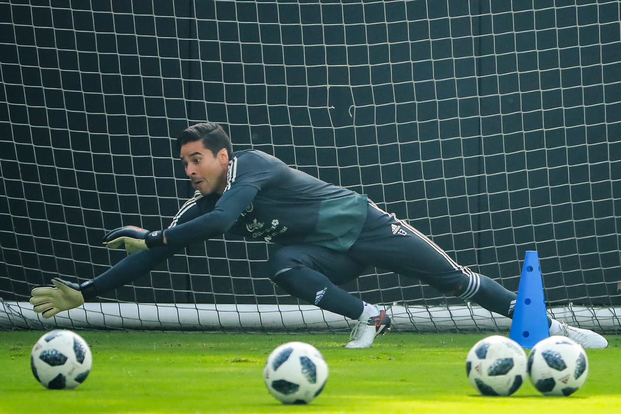 Ochoa fue titular en encuentro entre el Standard y el Mainz