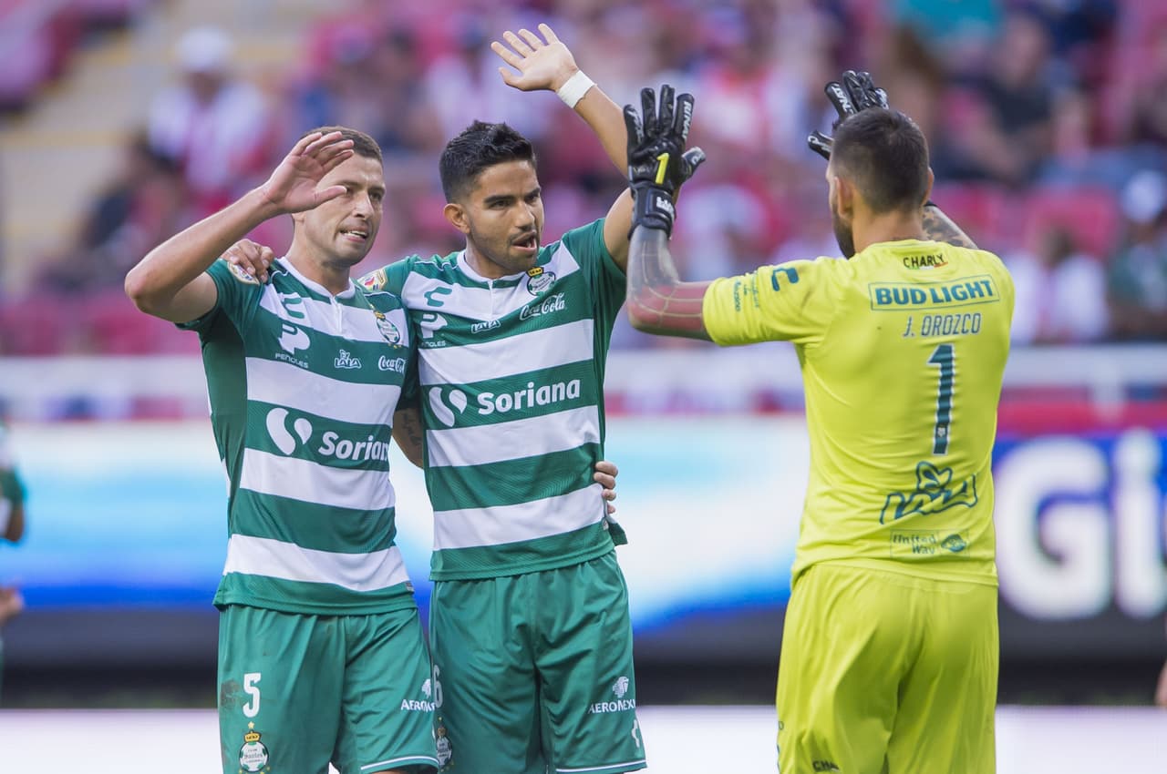 <b>Lo mejor: </b>Santos dejó de lado la difícil semana que tuvieron y con un triunfo alargaron a 6 años y medio su marca sin perder ante Chivas (Mexsport).