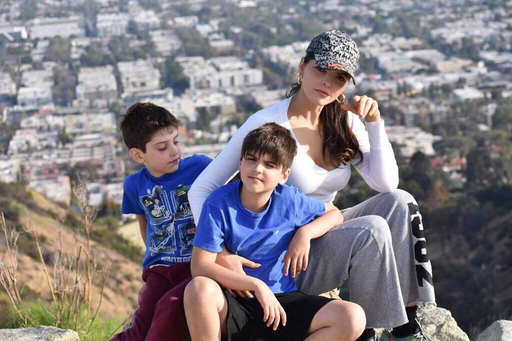 “En mi ánimo de formar un hogar tradicional, se me ha ido la vida. Y ante este deseo auténtico de volver a ser madre, tenía dos opciones: o no tenerlo jamás, o llamarlo a nuestras vidas de la forma en que lo hice”, dijo la cantante en entrevista a la revista ¡Hola! cuando dio a conocer que estaba embarazada.