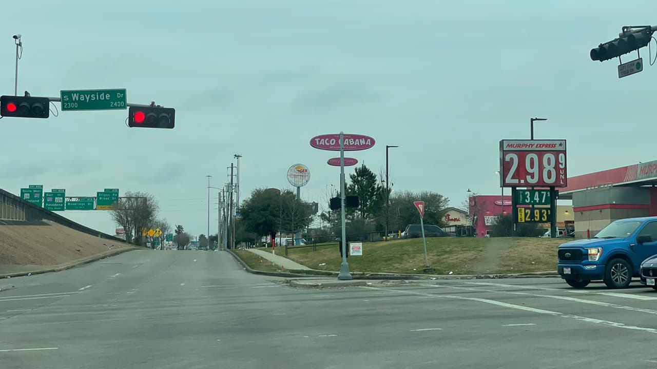 En otros todavía no llega a los 3 dólares por galón de gasolina.