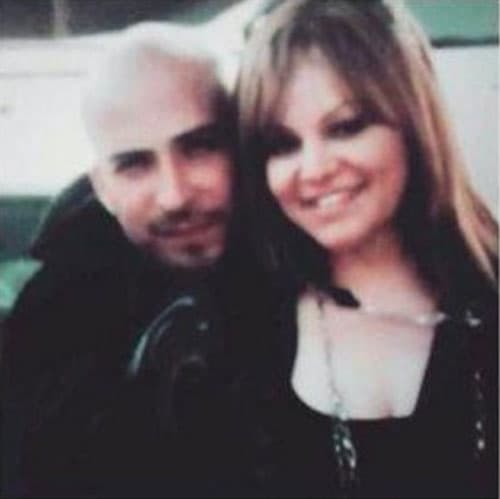 En esta publicación le dedicó un capítulo entero, pues durante 10 años vivieron un amor intenso e intermitente.