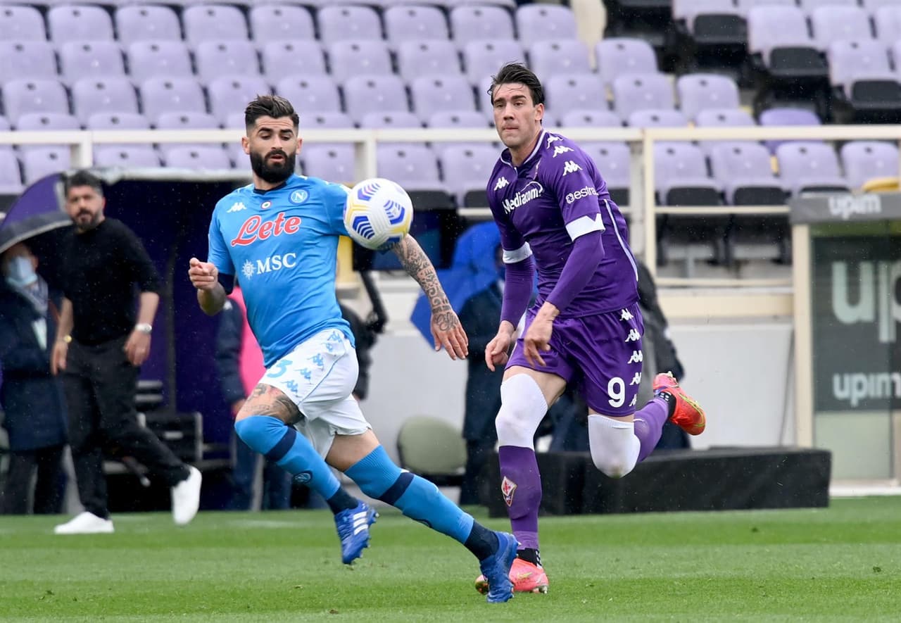 Napoli se impone a la Fiorentina en su visita con un marcador de 2-0, durante la Jornada 37 en la Serie A. Las anotaciones fueron por parte de Lorenzo Insigne al minuto 56 y el segundo tanto fue un autogol de Lorenzo Venutti durante la segunda mitad del encuentro. Hirving Lozano ingresó al campo al minuto 80.