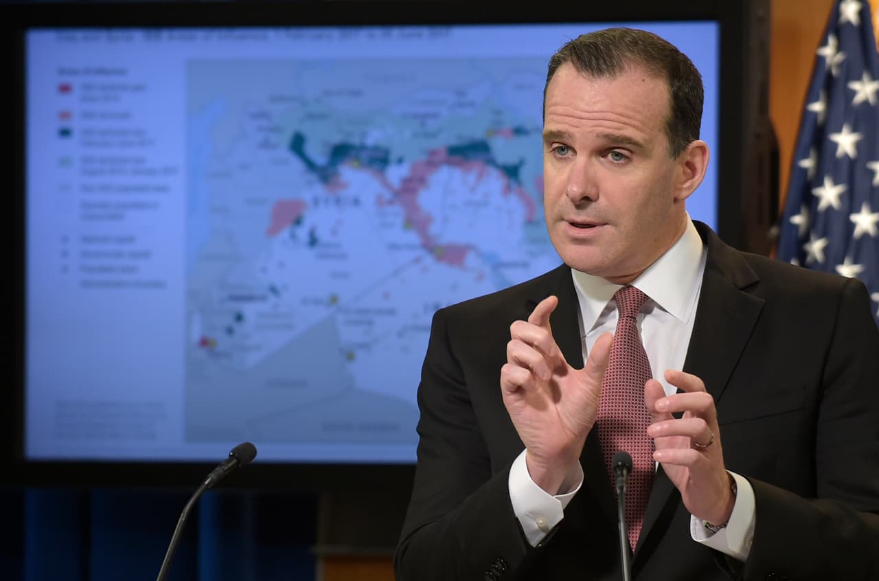 <b>Brett McGurk, enviado especial de EEUU para la coalición contra el Estado Islámico.</b>
<a href="https://www.univision.com/noticias/politica/otra-renuncia-el-enviado-especial-de-eeuu-para-la-coalicion-contra-estado-islamico-se-va-en-protesta-por-el-retiro-de-tropas-de-siria">Renunció el sábado 22 de diciembre</a> en protesta al retiro de tropas de Siria. Se sumó así al secretario de Defensa, James Mattis, quien dimitió esta semana.