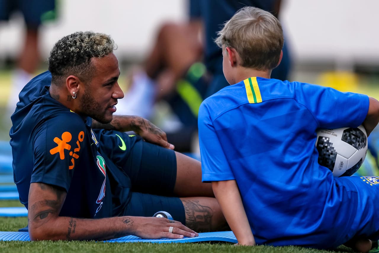 SOCHI, RUSSIA - JUNE 29: Neymar Jr (L) talks to his son Davi Lucca da Silva Santos during a Brazil training session on June 29, 2018 in Sochi, Russia. (Photo by Buda Mendes/Getty Images)