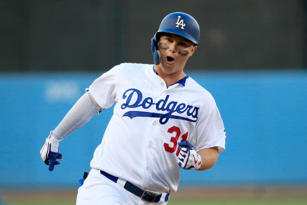 Y en el mismo primer episodio los Dodgers pegaron primero. Joc Pederson pegó jonrón solitario por todo el jardín central para abrir diferencia de 1-0 en la pizarra.