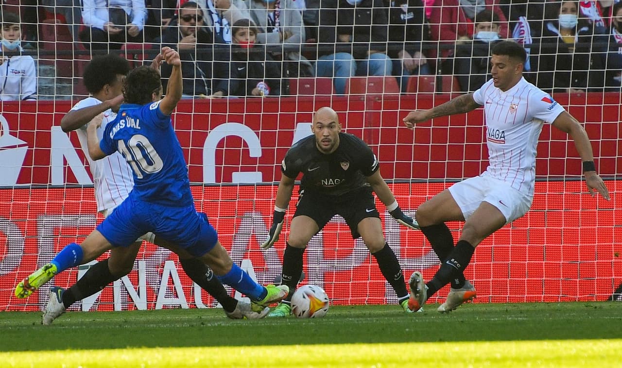 Sevilla derrota por la mínima al Getafe durante la fecha 20 de La Liga. Rafa Mir, al minuto 22, se encargó de anotar el único tanto del encuentro. El mexicano JJ Macías aún no puede jugar por lesión.