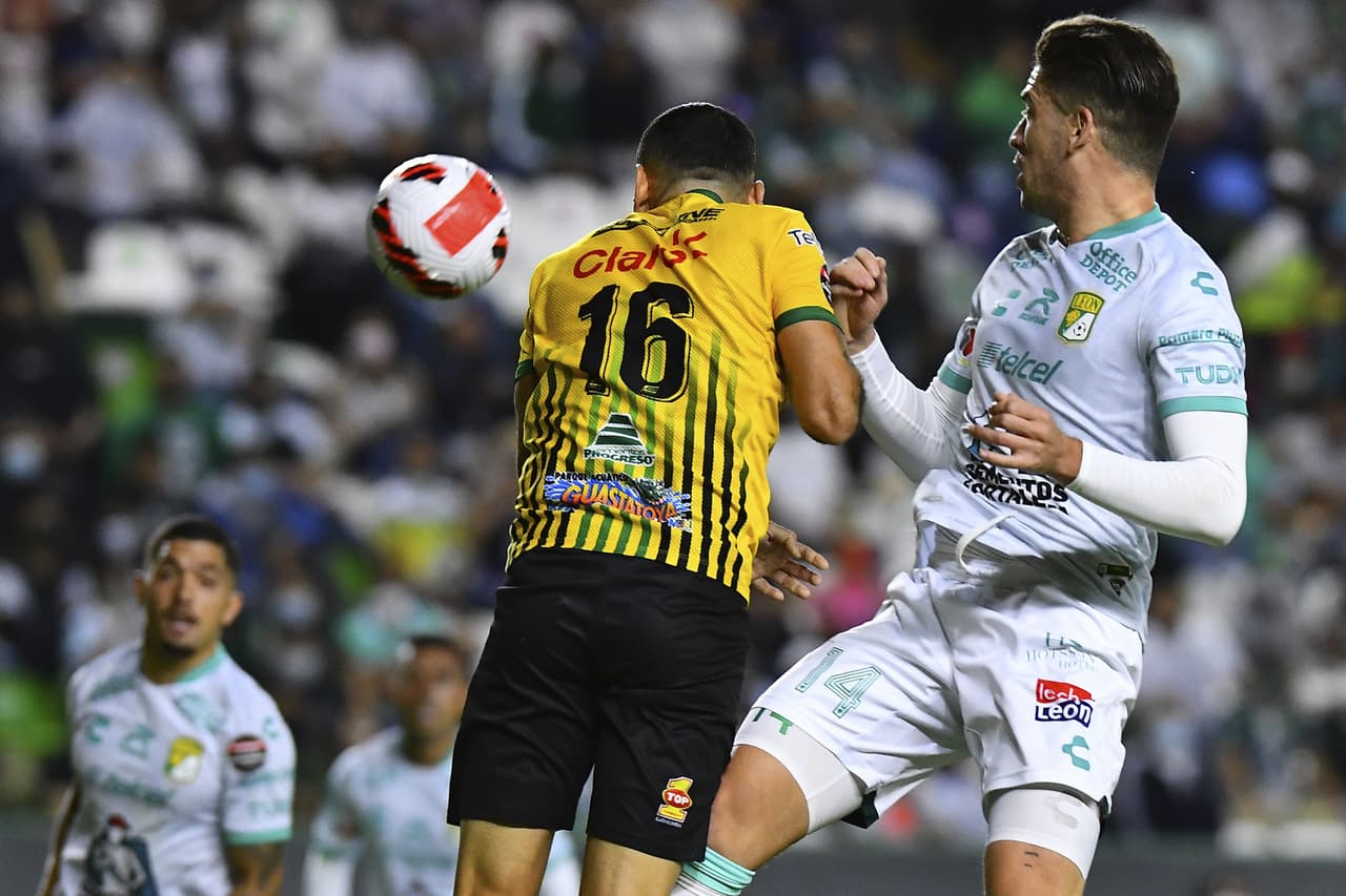 Elías Hernández vuelve a aparecer en la vuelta, le da la victoria 1-0 a León, poen el 3-0 definitivo en global y aseguran su liugar en los cuartos de final.