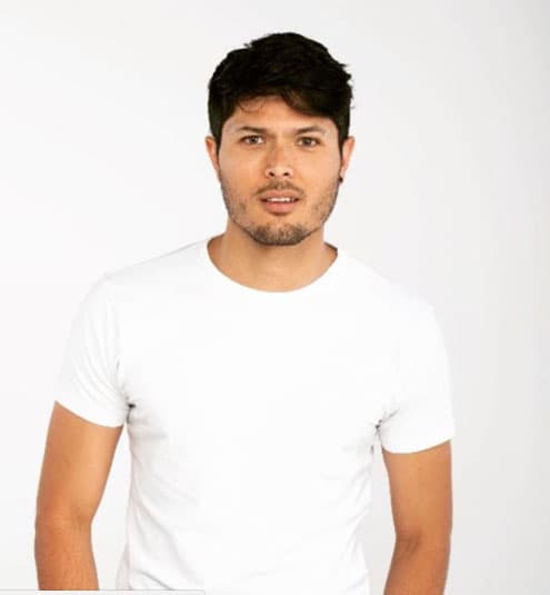 Sahit Sosa realizó sus primeras participaciones en 'Simplemente María' y 'Perseguidos' y esta vez lo veremos en 'Like, la leyenda' como el maestro Abel.