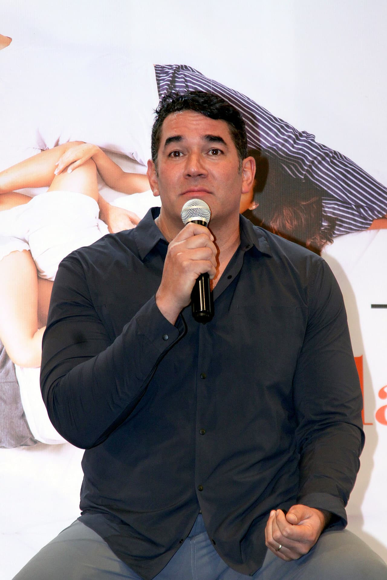 Por otra parte, el protagonista de telenovelas como 'Yo amo a Juan Querendón' fue cuestionado en torno a una declaración hecha por la primera actriz Carmen Salinas, quien afirmó que él tiene "un paquetón".