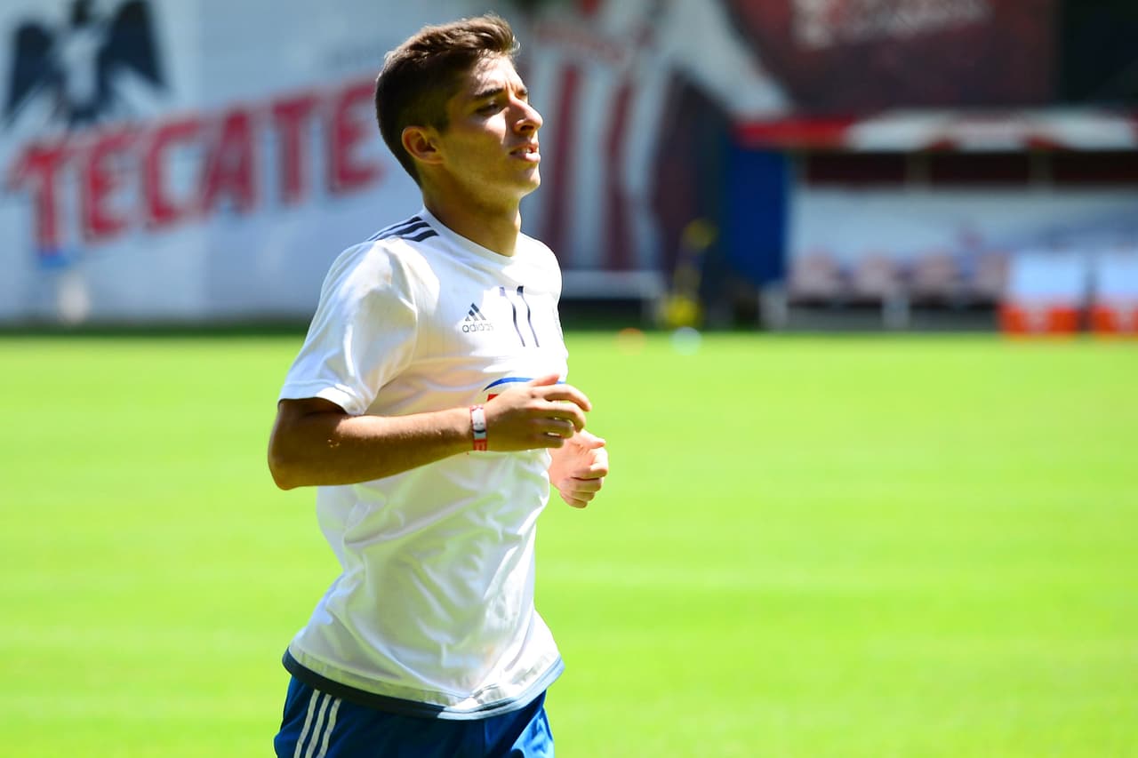 Chivas negociaría a Brizuela con Cruz Azul por Gerardo Flores