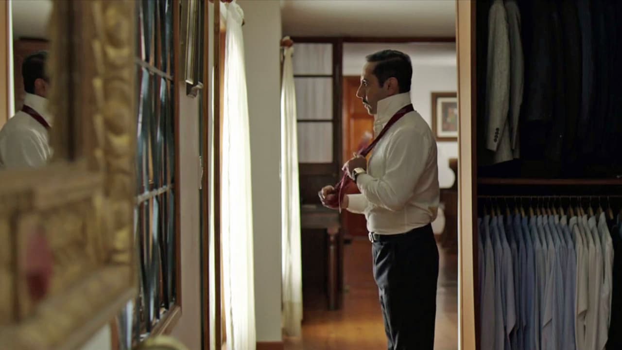 ‘Don Sol’, elegant and neat as always, gets ready for a mysterious date. He opens one of his closet drawers and takes out an envelope containing a key. He puts it in his pocket and drives to a secret apartment for the encounter.