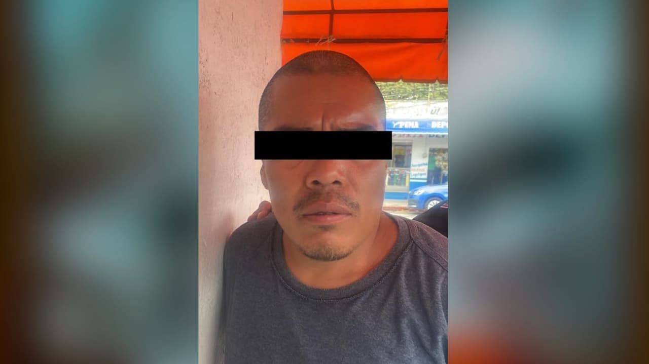 Rapado y con lentes, “El Trompas” caminaba por un mercado de Morelos cuando fue detenido por el feminicidio de Claudia Tacoronte