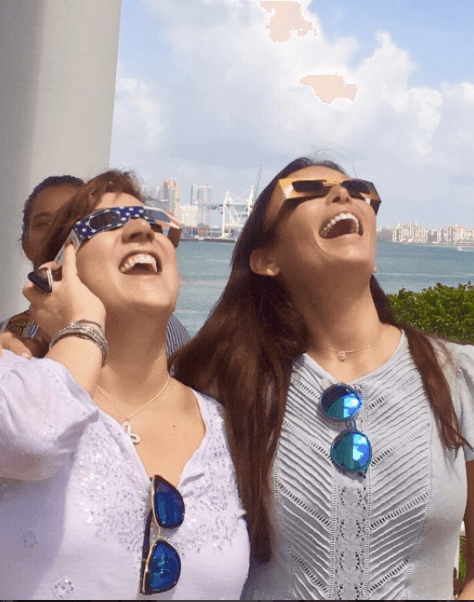 "Que este eclipse solo provoque cambios positivos en nuestras vidas!" escribió entre risas la conductora Giselle Blondet.