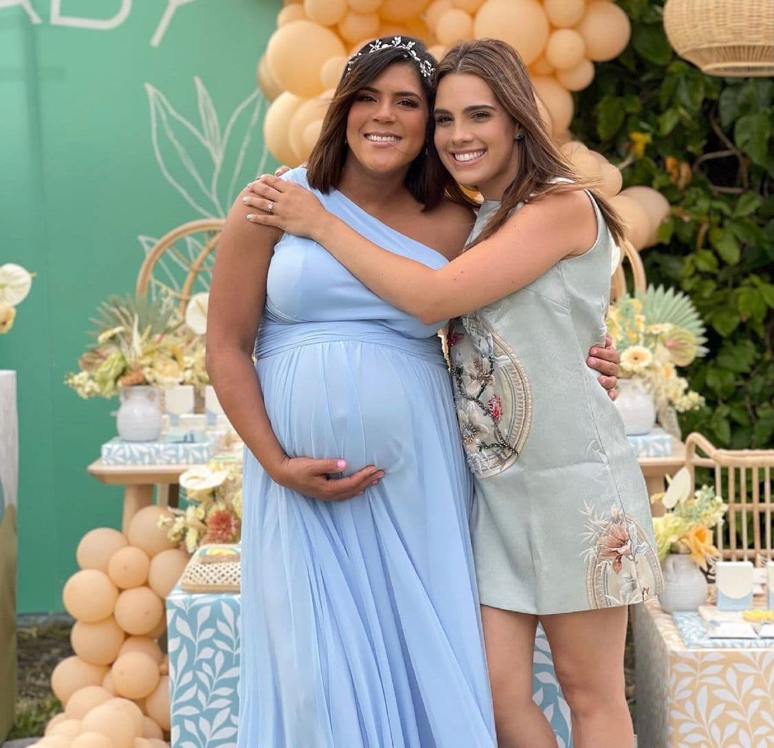 Otra de las famosas invitadas fue la presentadora Andrea Chediak, quien mostró su emoción por estar de nuevo junto a Francisca: “Después de casi año y medio de no vernos en persona feliz celebrando junto a mi querida amiga Francisca la pronta llegada de su bebé Gennaro”, escribió en Instagram.