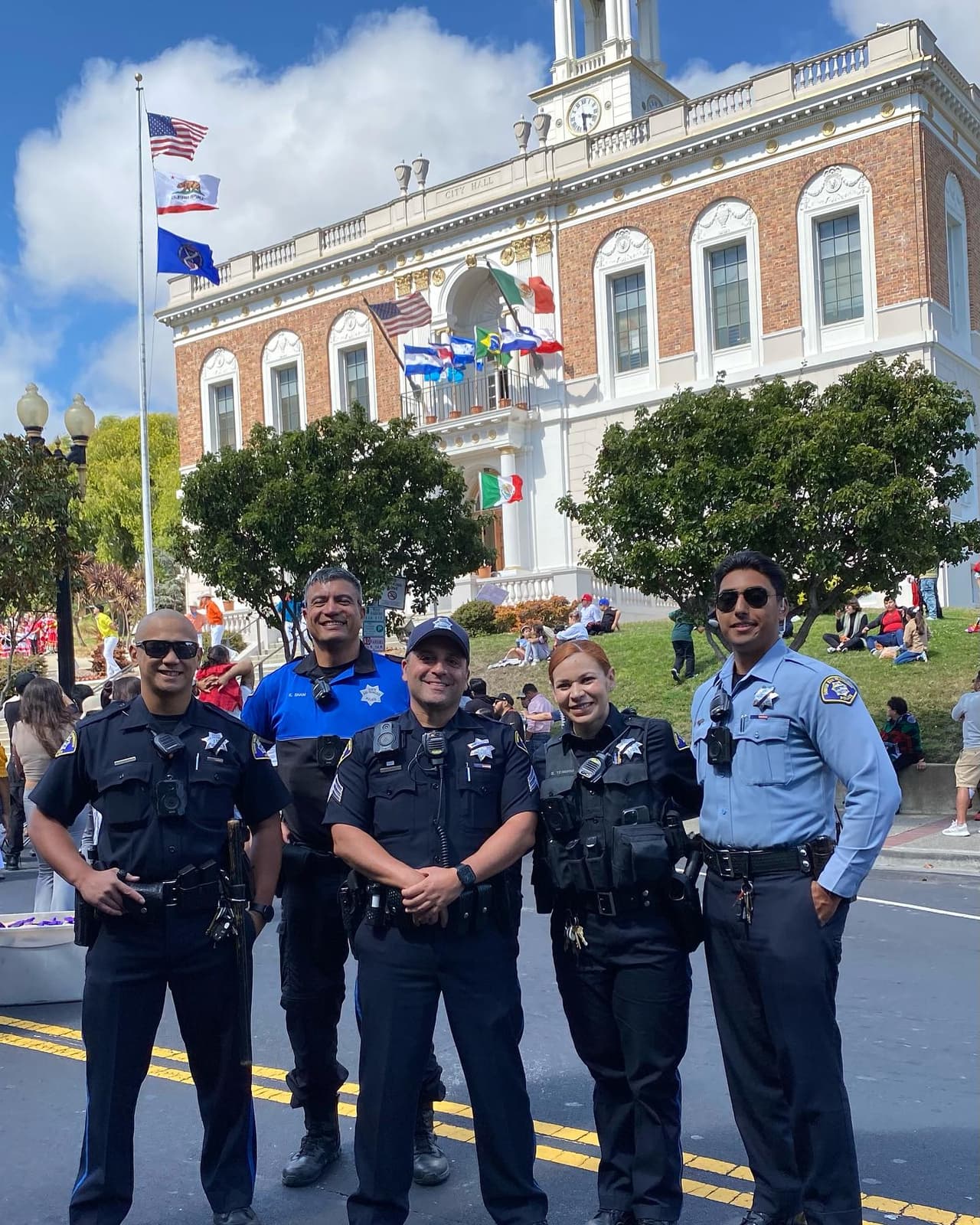<b>Compromiso Futuro:</b> Las Fiestas Patrias 2023 en Sur San Francisco Unidos son un recordatorio de la importancia de mantener viva la cultura y la historia de Latinoamérica en la comunidad. Esta celebración anual es un testimonio del compromiso continuo de preservar y honrar las raíces de todos los residentes.
<br>